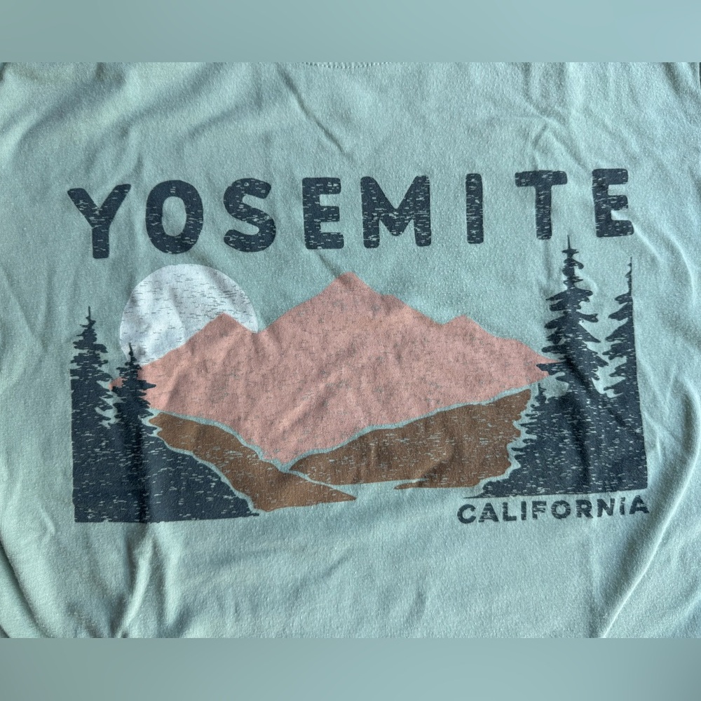 Yosemite California Graphic T-Shirt, size XS *FREE when bundled!*